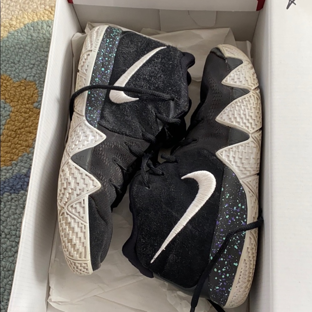Kyrie 4 sneakers